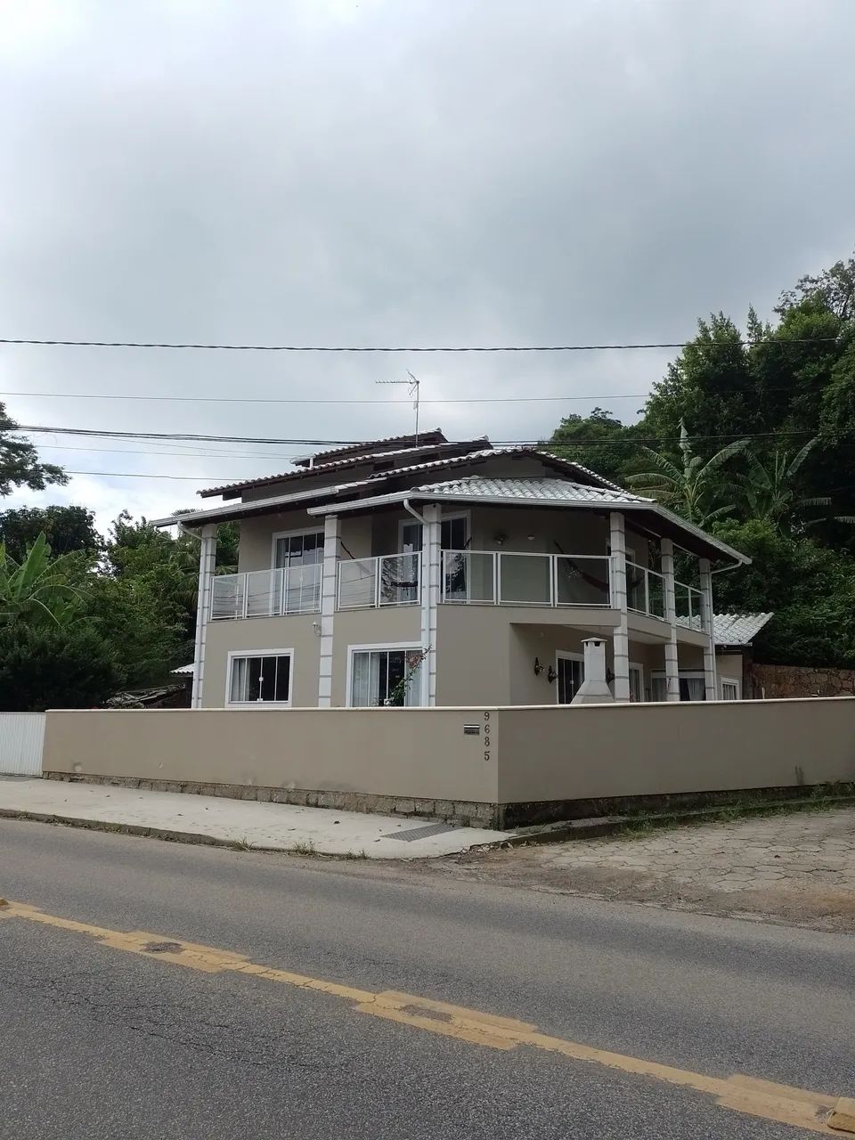 CASA ALTO PADRÃO COM PISCINA Á 50MT DA PRAIA