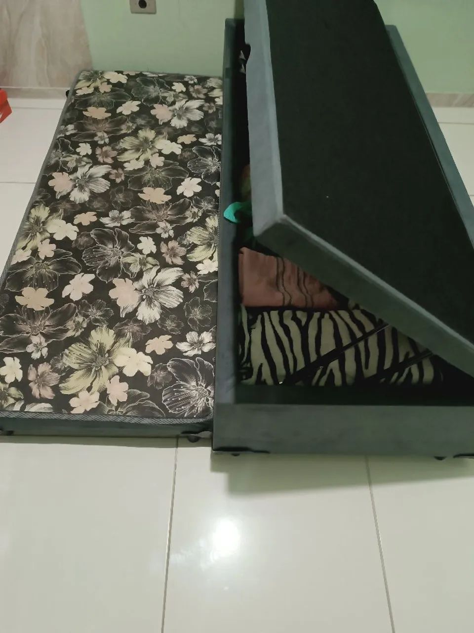 Vende-se cama bi cama de solteiro com baú  - Foto 2