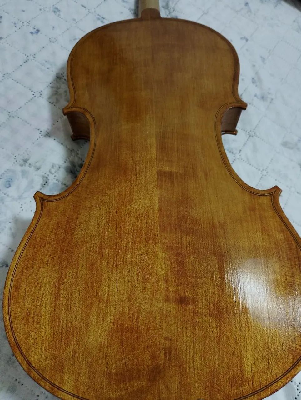 Violino artesanal com rosas entalhadas - Foto 3