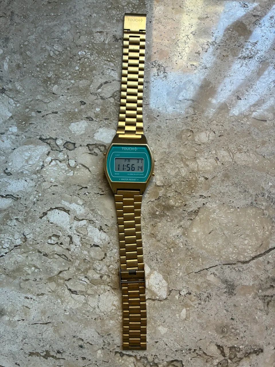 Relógio Digital Vintage Touch Dourado - Estilo Retrô (Parecido com Casio)