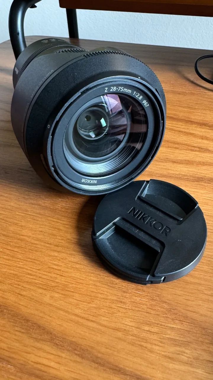 Lente Nikkor Z-mount 28-75mm f/2.8 ( usada porém em bom estado )