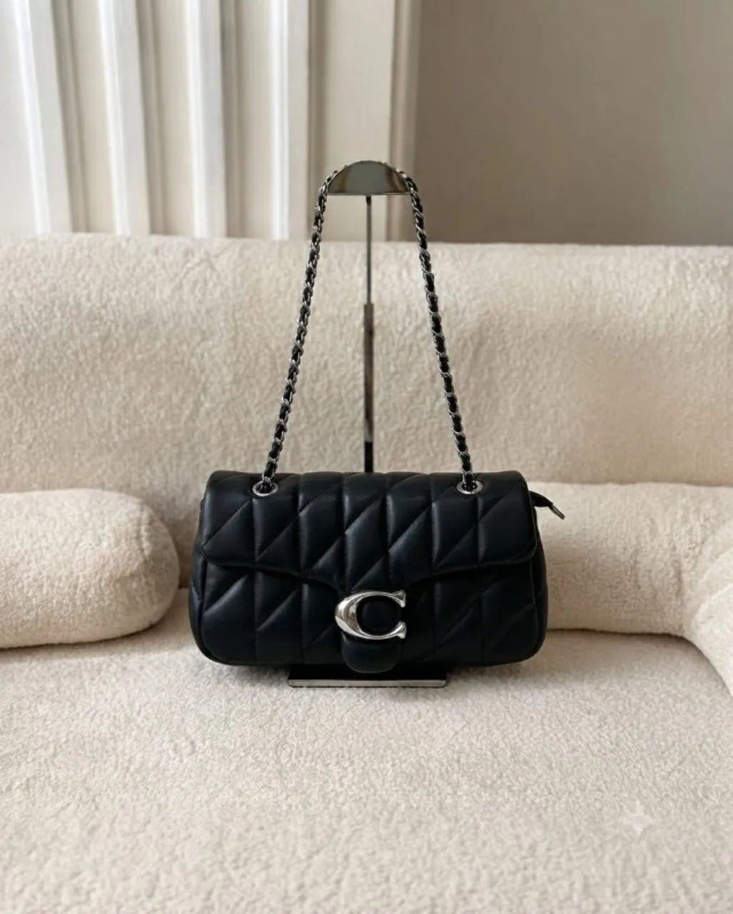 Bolsa Coach Quilted Tabby 26 Preto Couro Nappa Acolchoado e Ferragens Prateadas