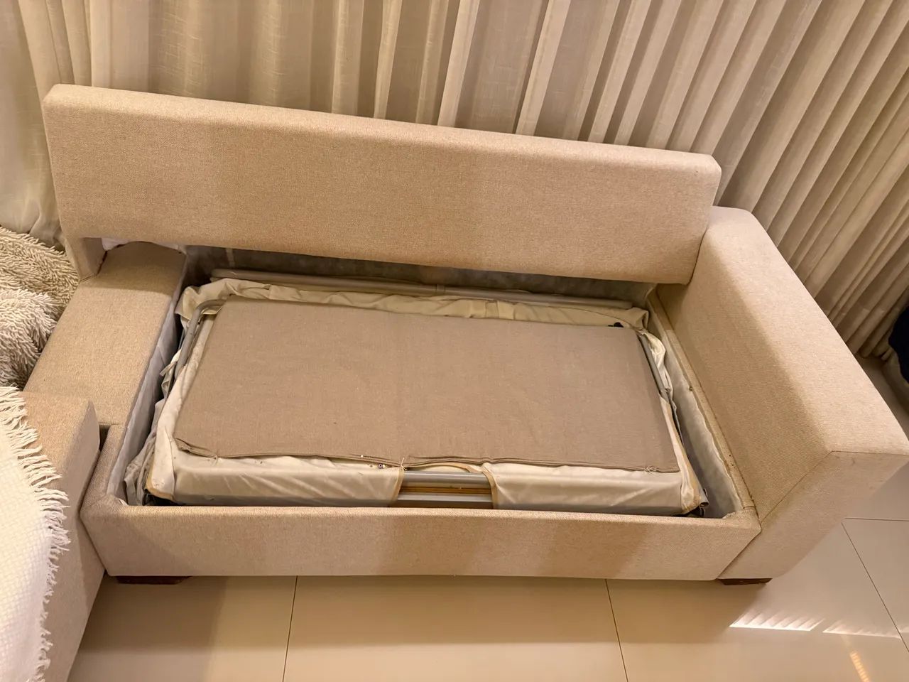 Sofá cama casal QUEEN em L novinho