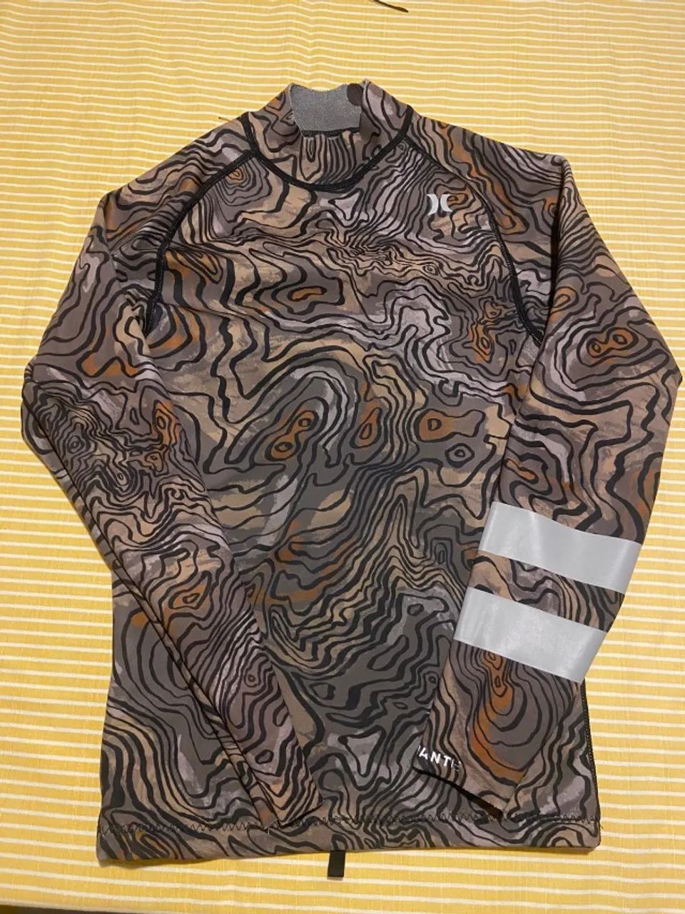 Blusa de neoprene para surf