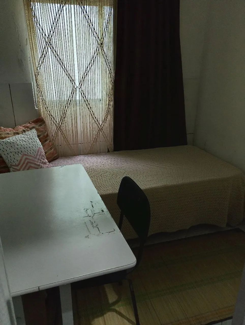 Alugo quarto para mulher próximo à praia