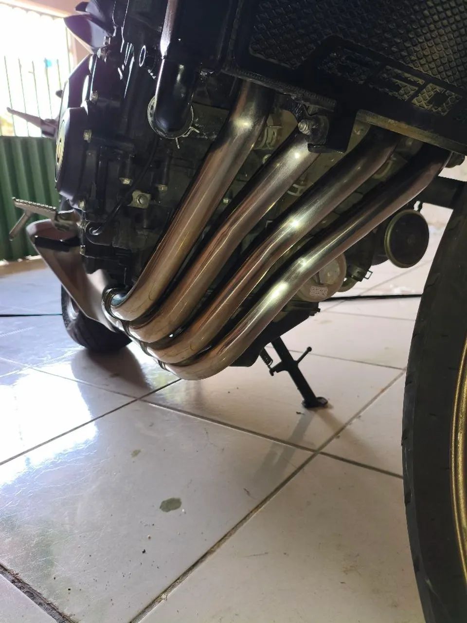 Vendo CB 650 R agora com 5.776 km rodados!