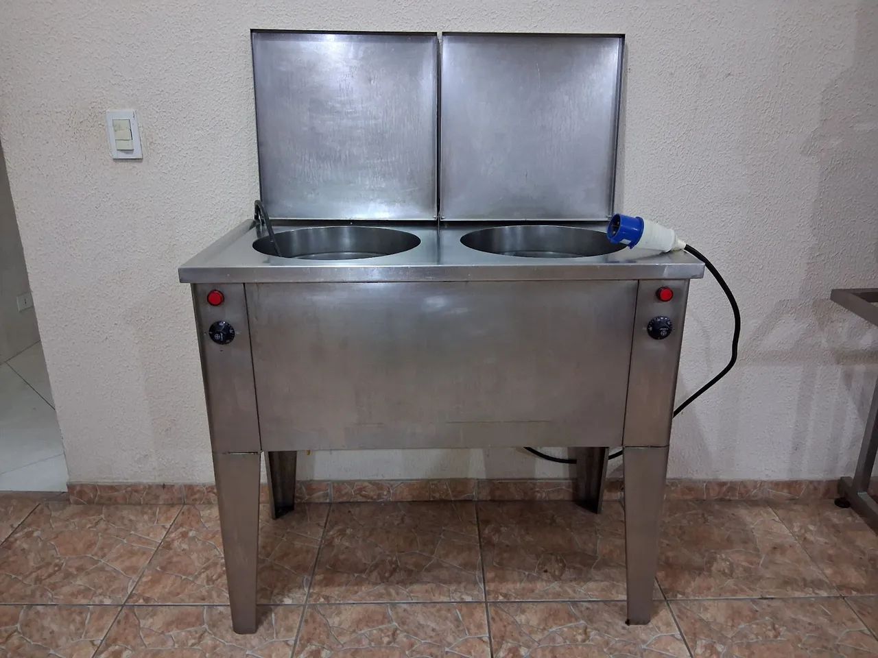 Fritadeira Elétrica Industrial Dupla em Inox - 2 Cubas com Cestos - Ótimo estado  - Foto 4