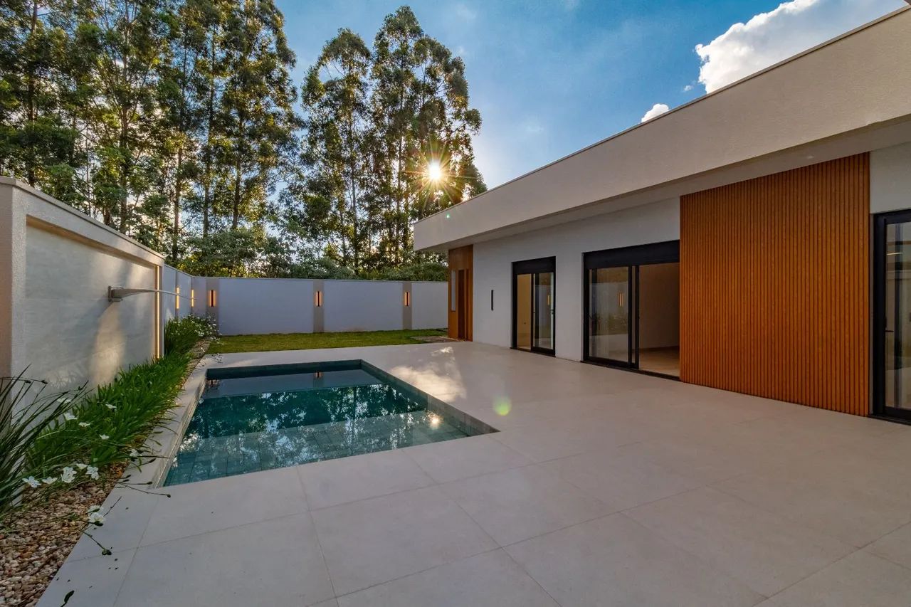 Casa a venda em Condomínio