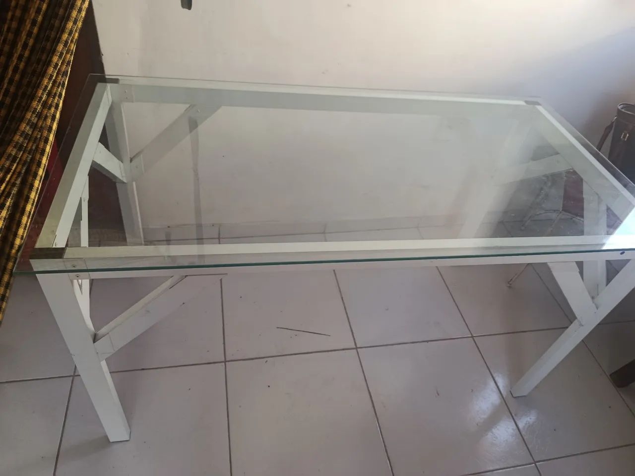 Mesa com base de aço e tampo de vidro  - Foto 2