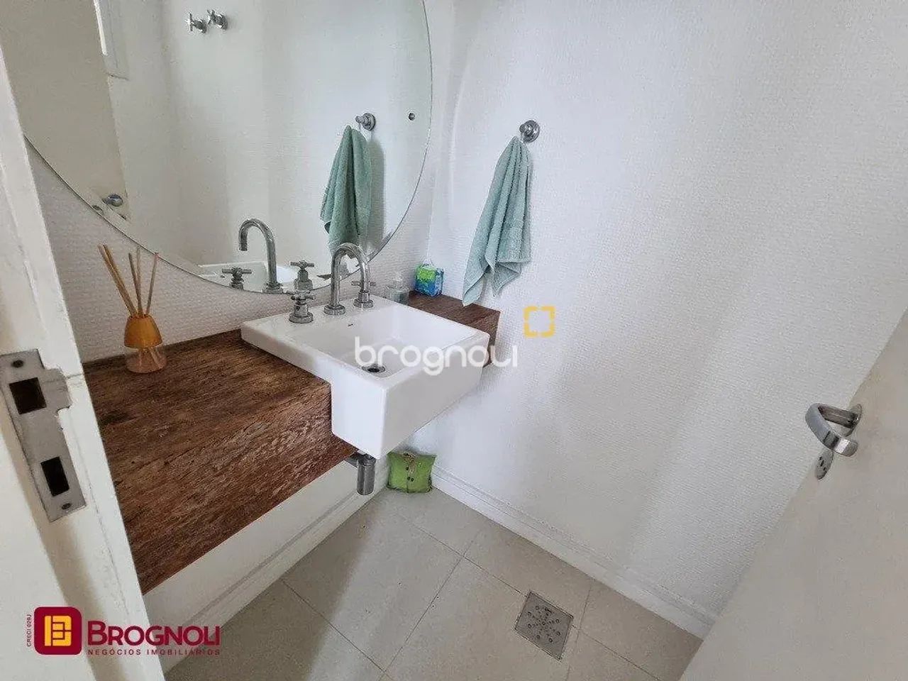Casa com 3 dormitórios no Sambaqui - Foto 3