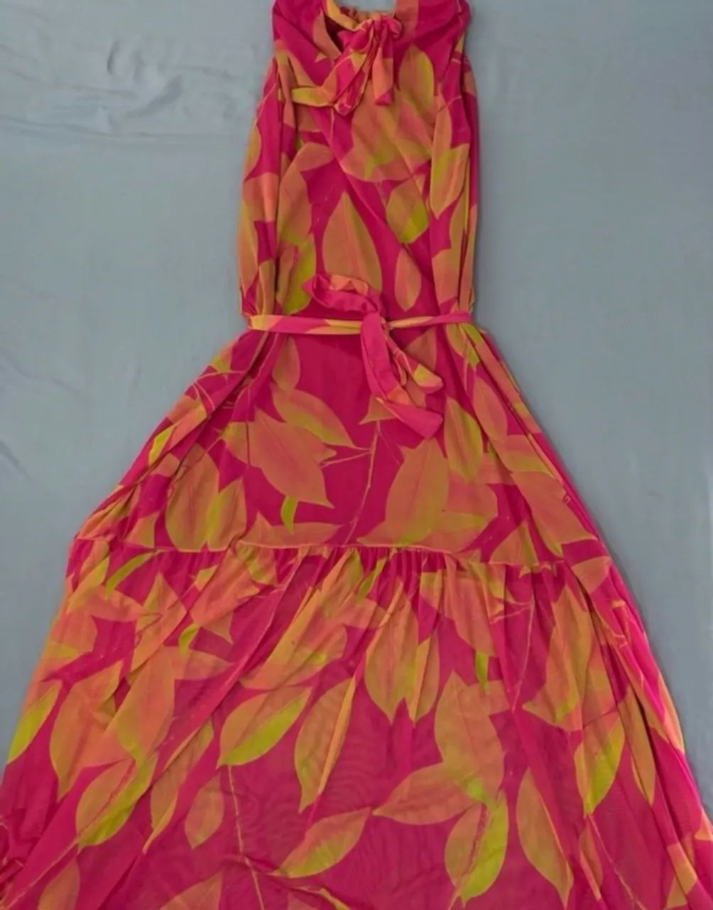 Vestido longo estampado rosa e laranja. - Foto 3