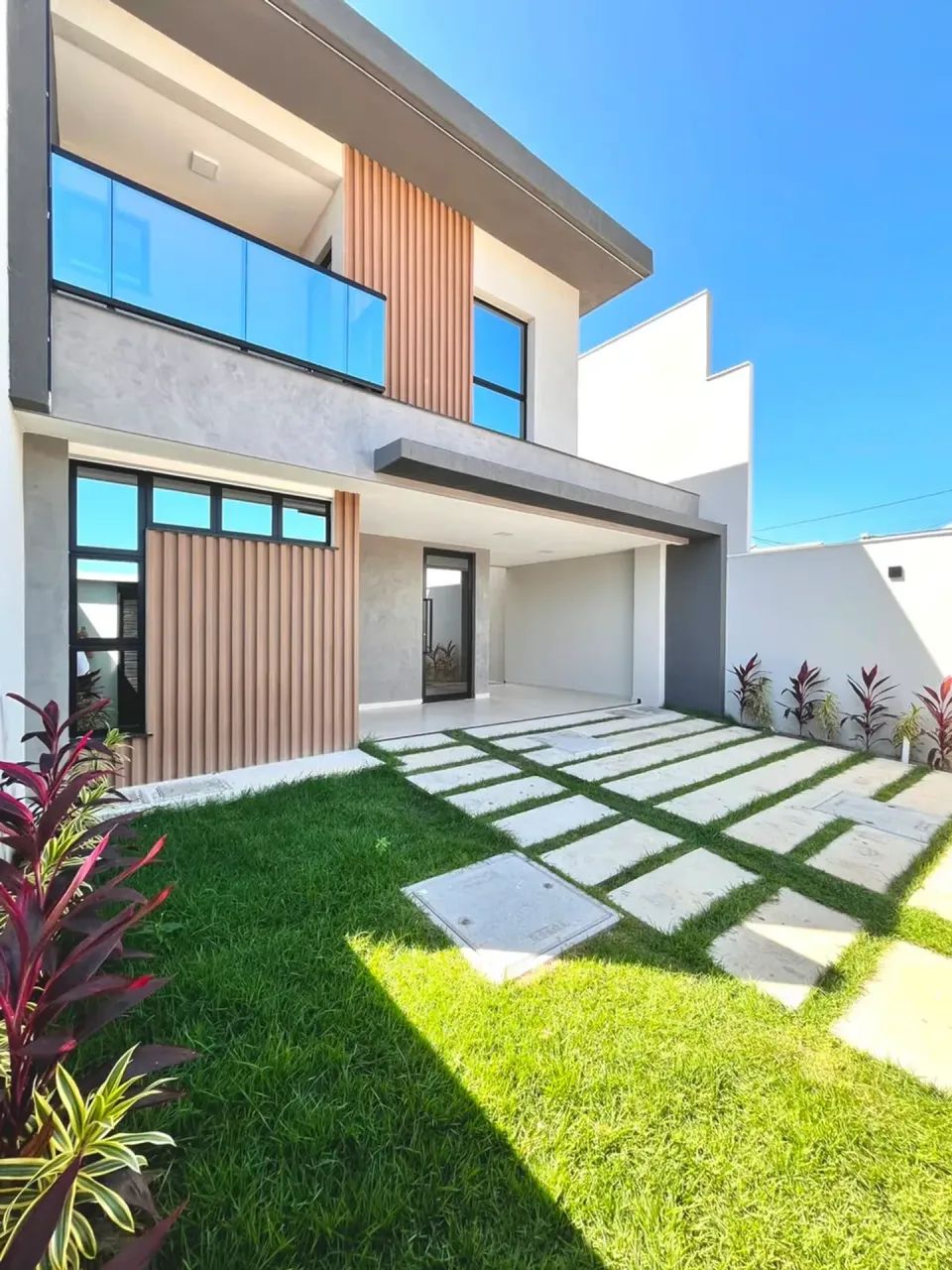 CASA COM 4 QUARTOS PERTO DO SHOPPING EUSÉBIO