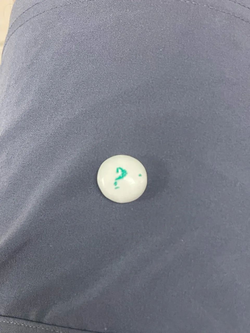 CHICLETE MENTOS COM UM PONTO DE INTERROGAÇÃO 