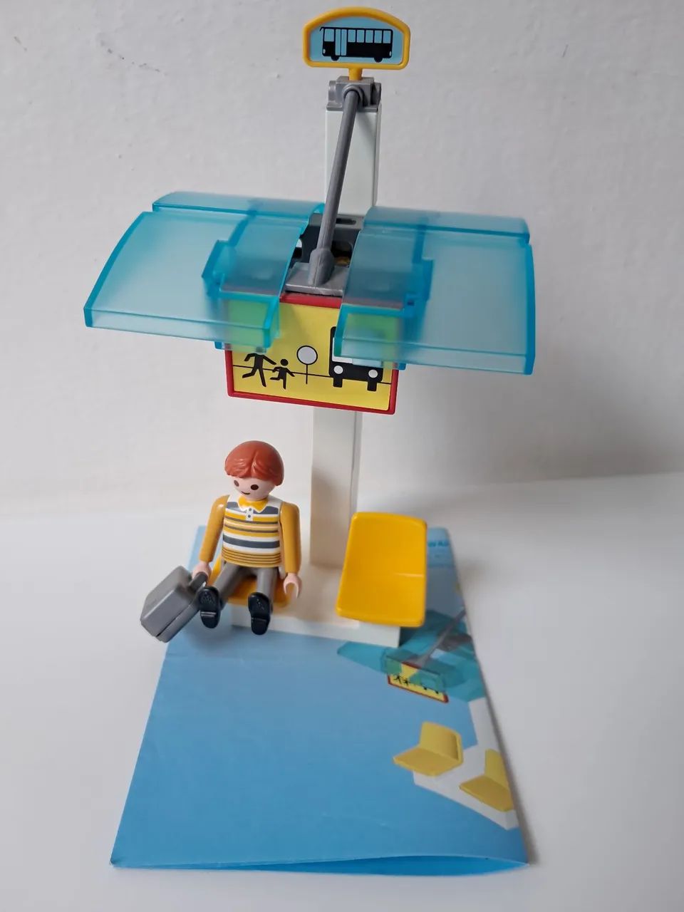 Playmobil Parada de Ônibus com Figura e Acessórios  - Foto 2