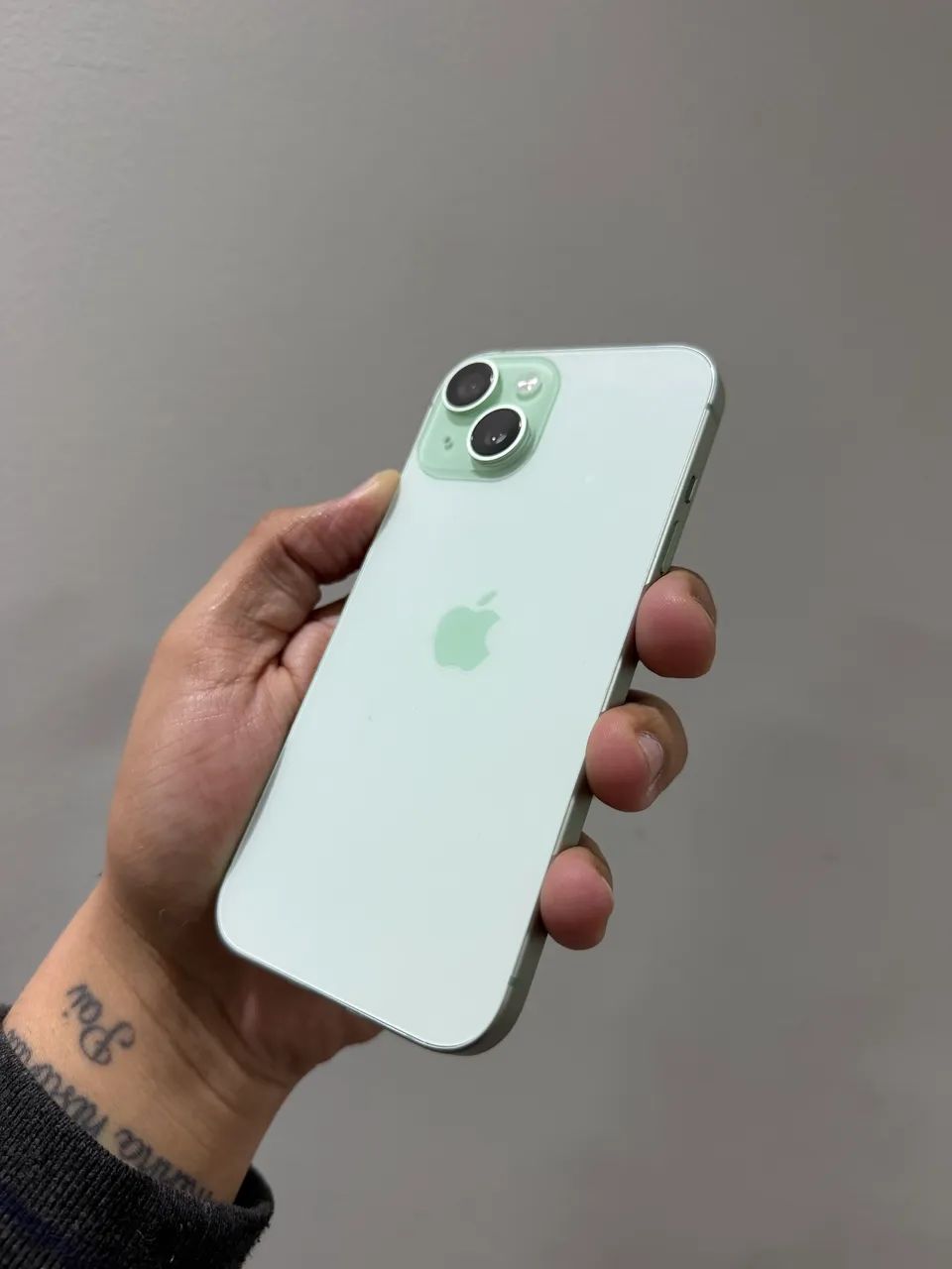iPhone 15 verde 128g 96% - oportunidade  - Foto 4