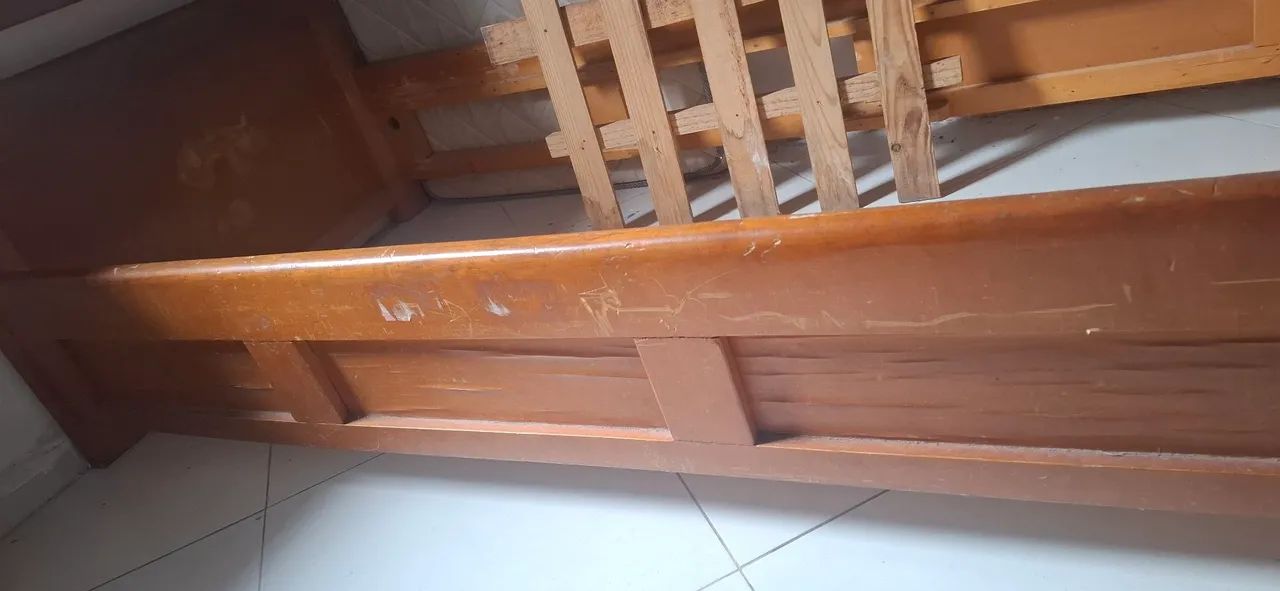 Cama madeira maciça com colchão  - Foto 5