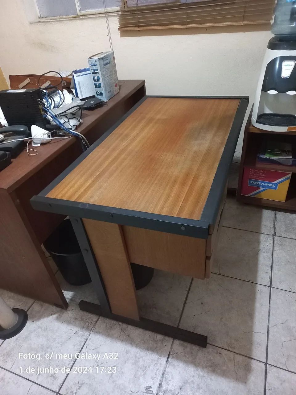 mesa de escritório com 2 gavetas - Foto 3