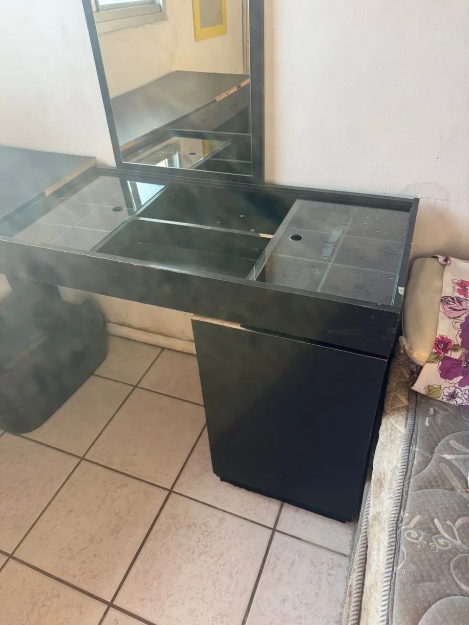 Mesa L com penteadeira e armário  - Foto 4