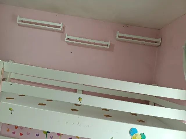 Cama beliche com escrivaninha e escada. Chama no watts * - Foto 2