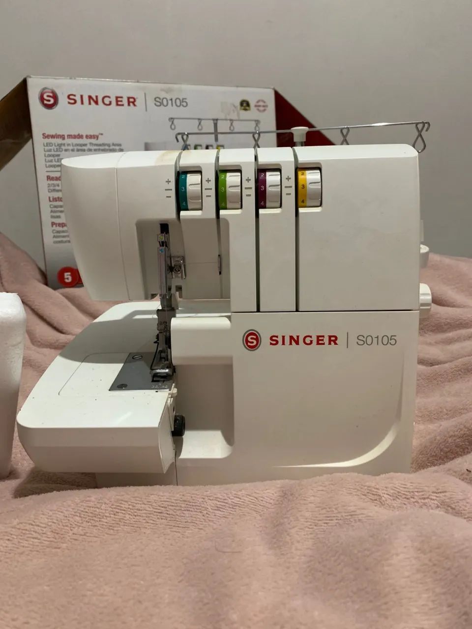 Máquina de Costura Overlock S0105 Semi Nova