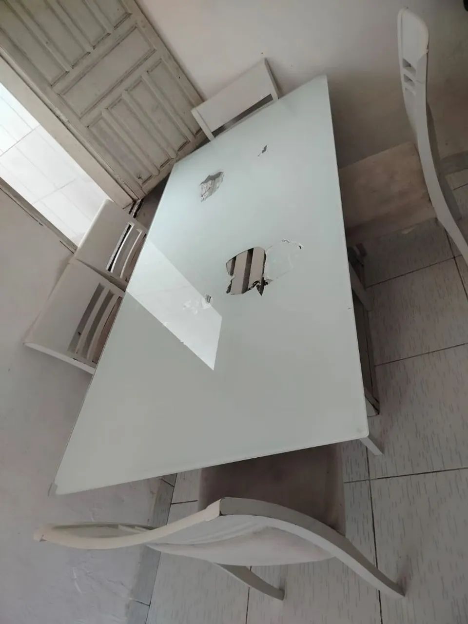 Mesa de vidro com seis cadeiras  - Foto 3