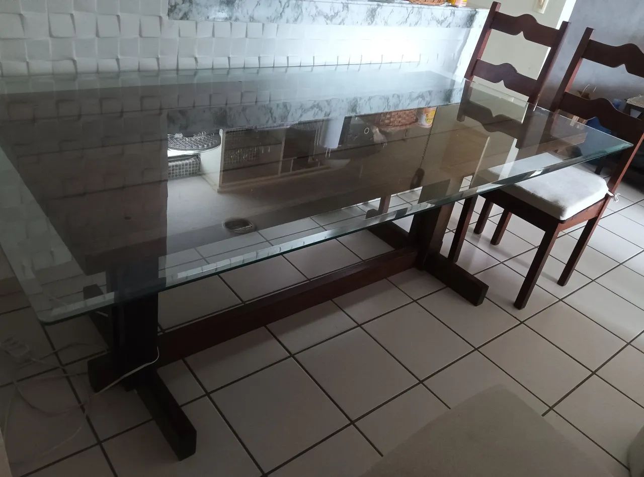 Mesa madeira maciça com tampo de vidro + 06 cadeiras 