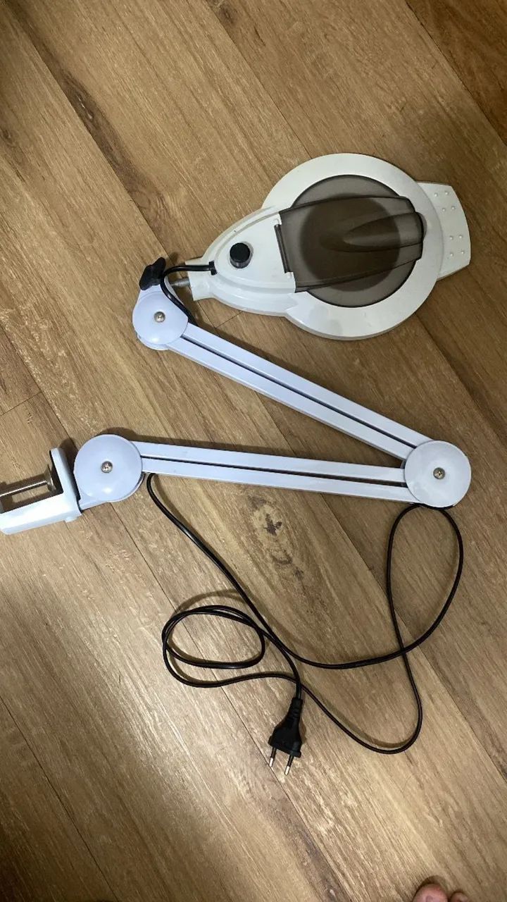 Lupa De Mesa C/ Luminária Led + Suporte De Mesa