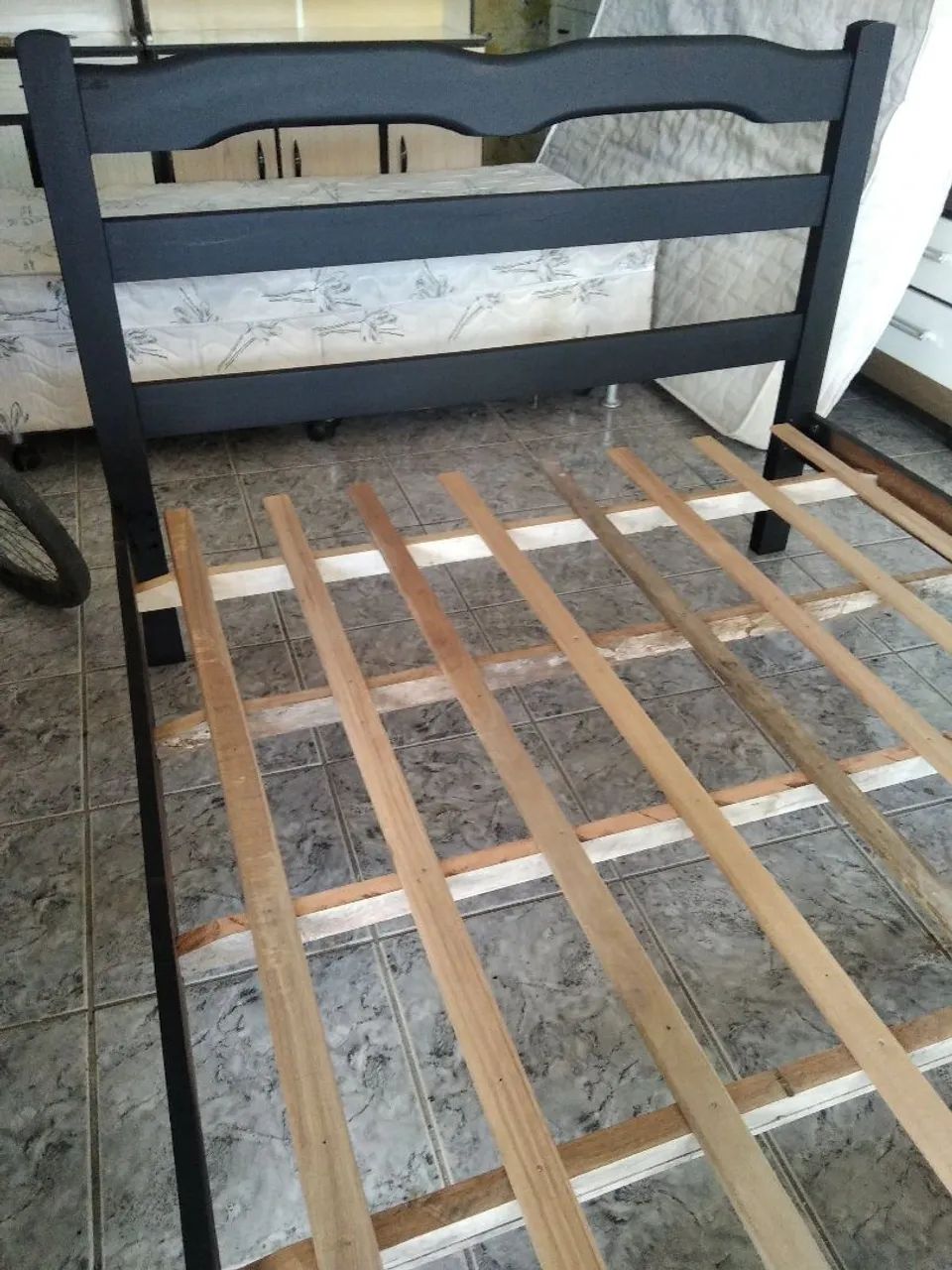 Cama de casal de madeira maciça 87 - Foto 2