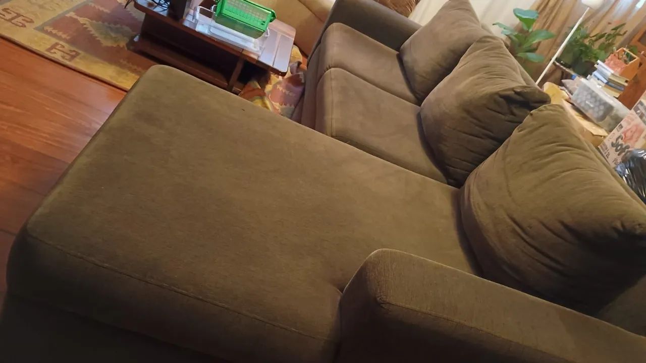 Sofá com chaise 