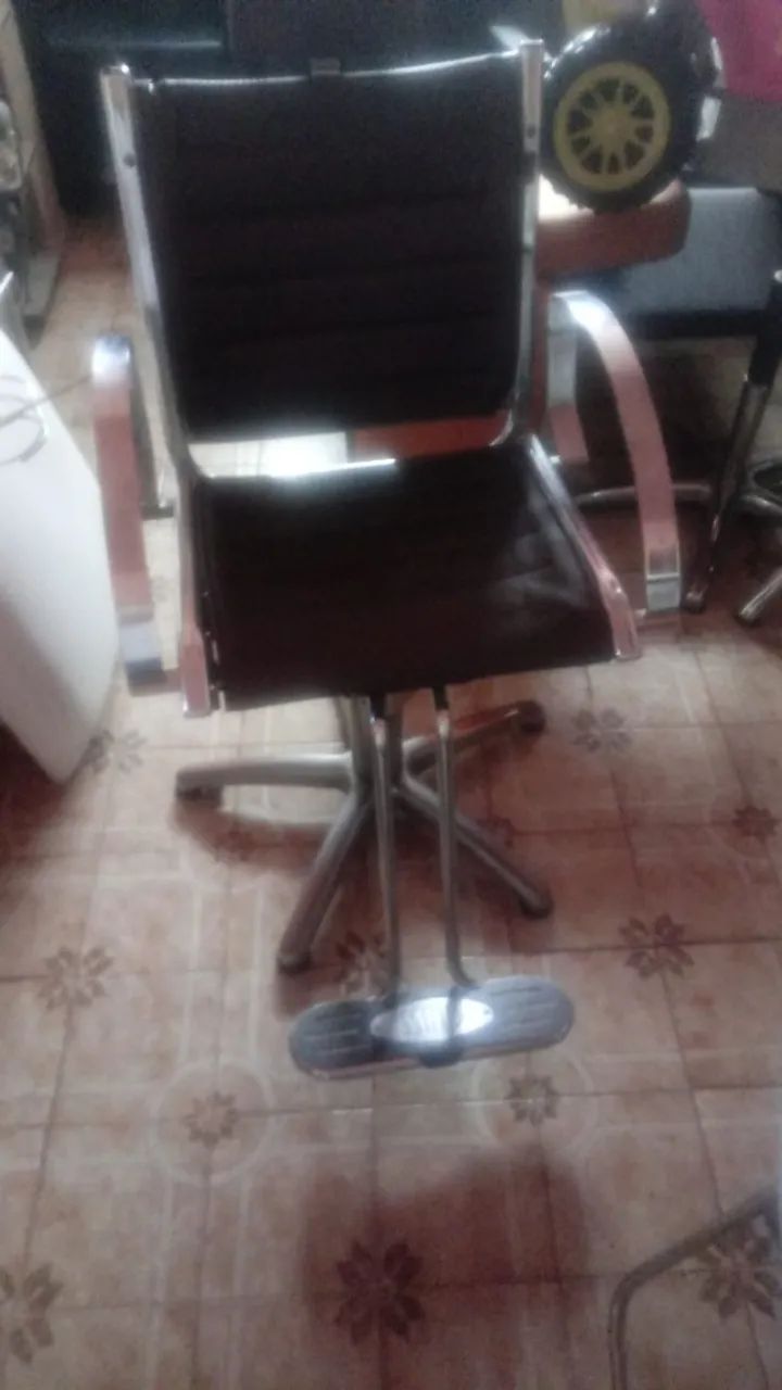 Cadeiras de salão seminovas - Foto 4