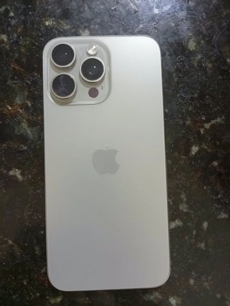 iPhone 15 pro Max estado de novo 