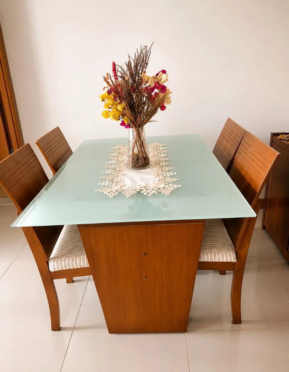 Mesa com cadeiras