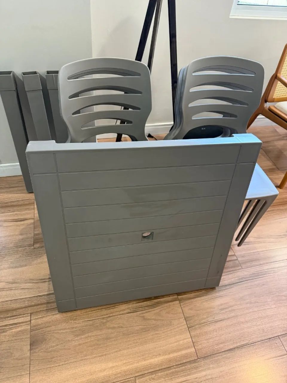 Mesa e cadeiras Niala plaxmetal