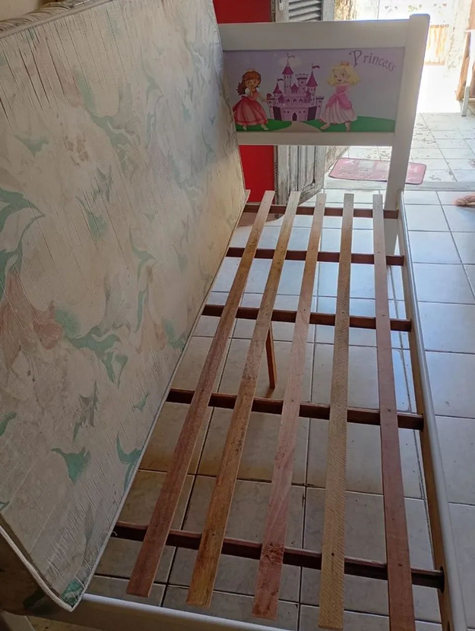 Cama de solteiro feminina 