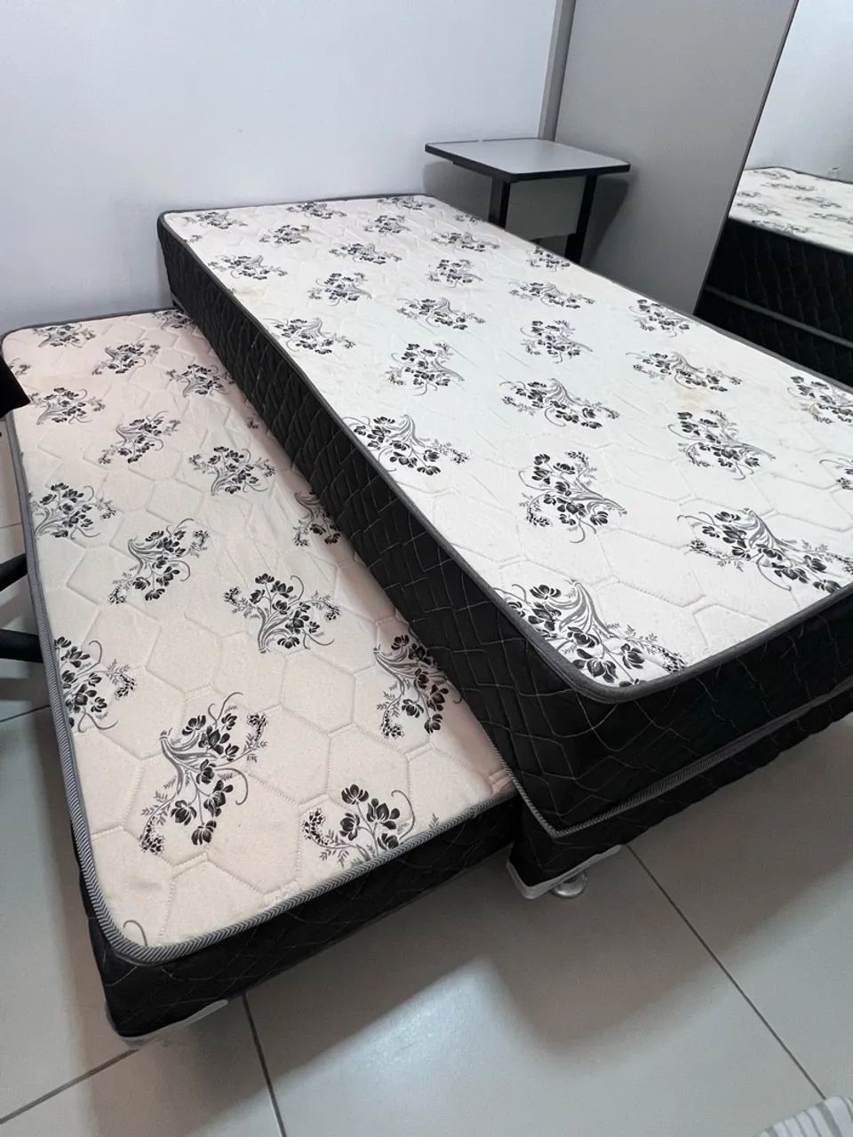 Cama de solteiro com auxiliar retrátil e 2 colchões - Foto 2