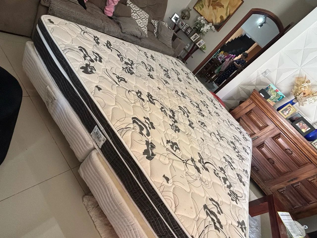 Cama QUEEN (base e colchão) - Foto 2