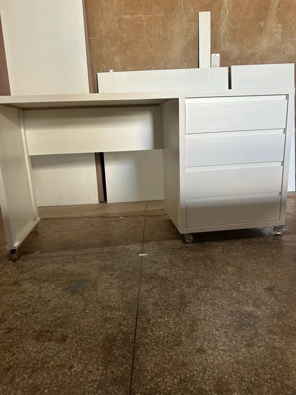Vendo mesa de escritório 4 gavetas 100% MDF - Foto 4
