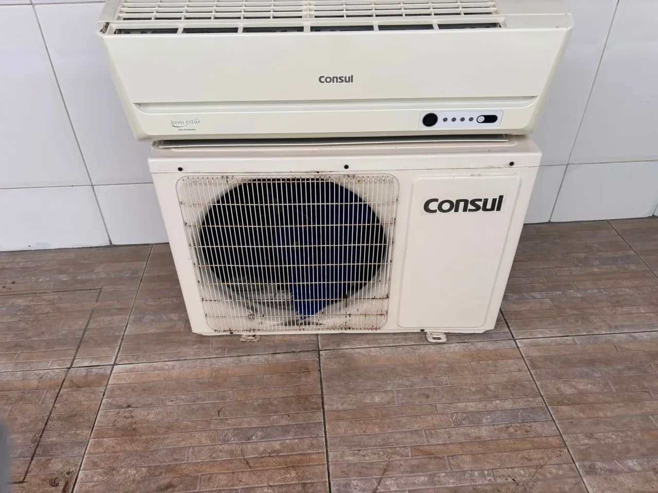 Um ar condicionado 9000 btus cnsul - Foto 3