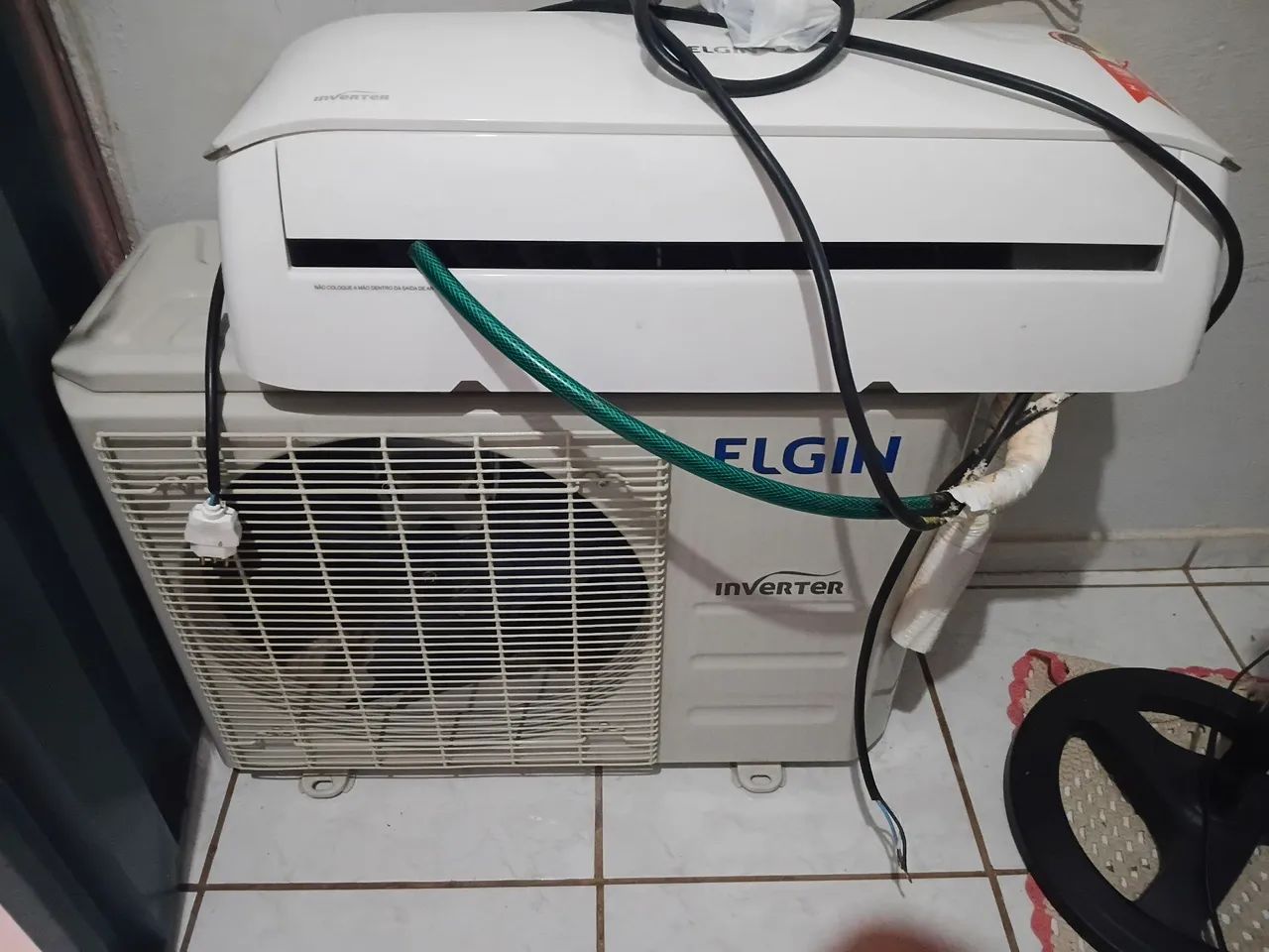 Vende- ar-condicionado  e bebedouro 