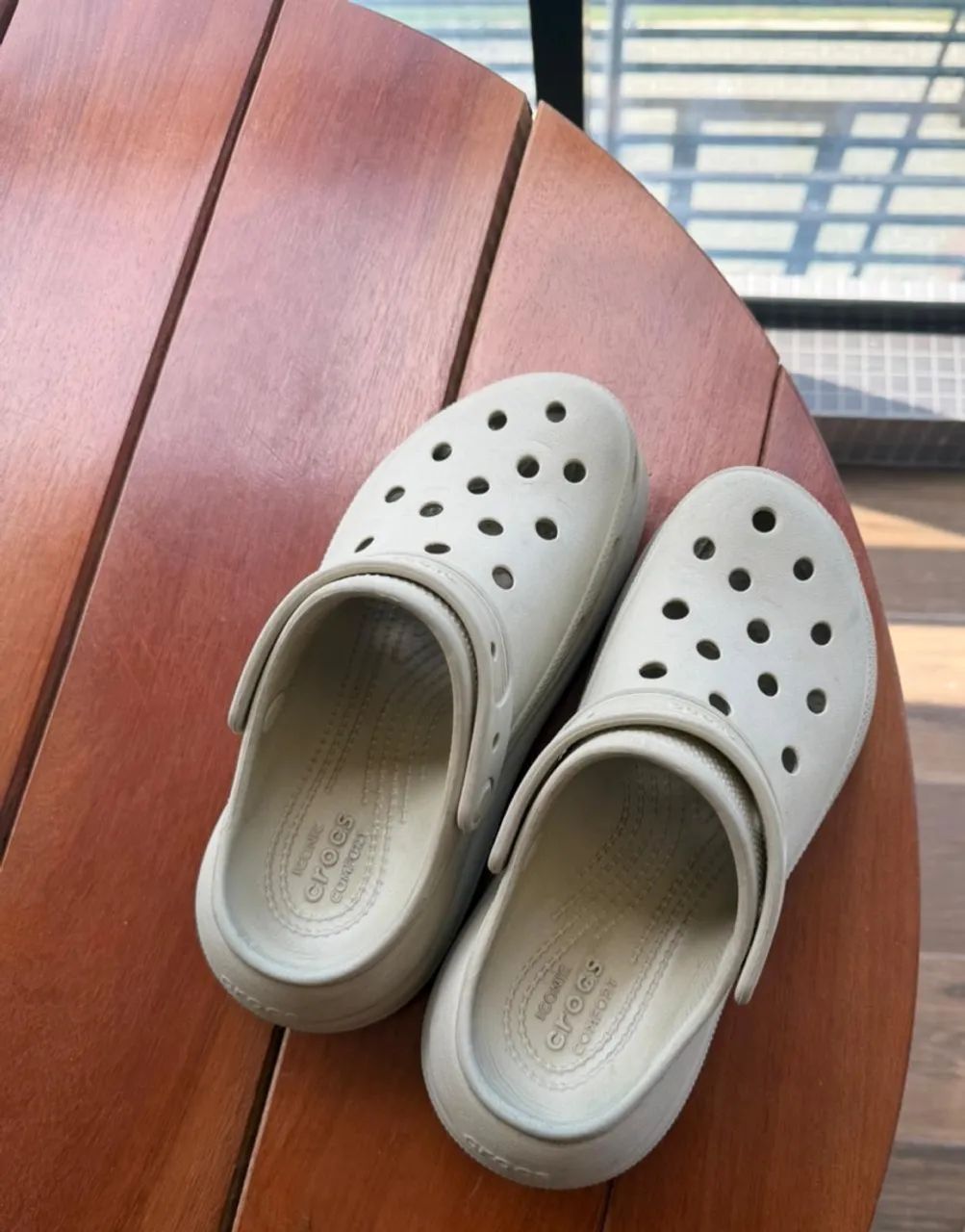 Crocs original plataforma bege - Foto 5