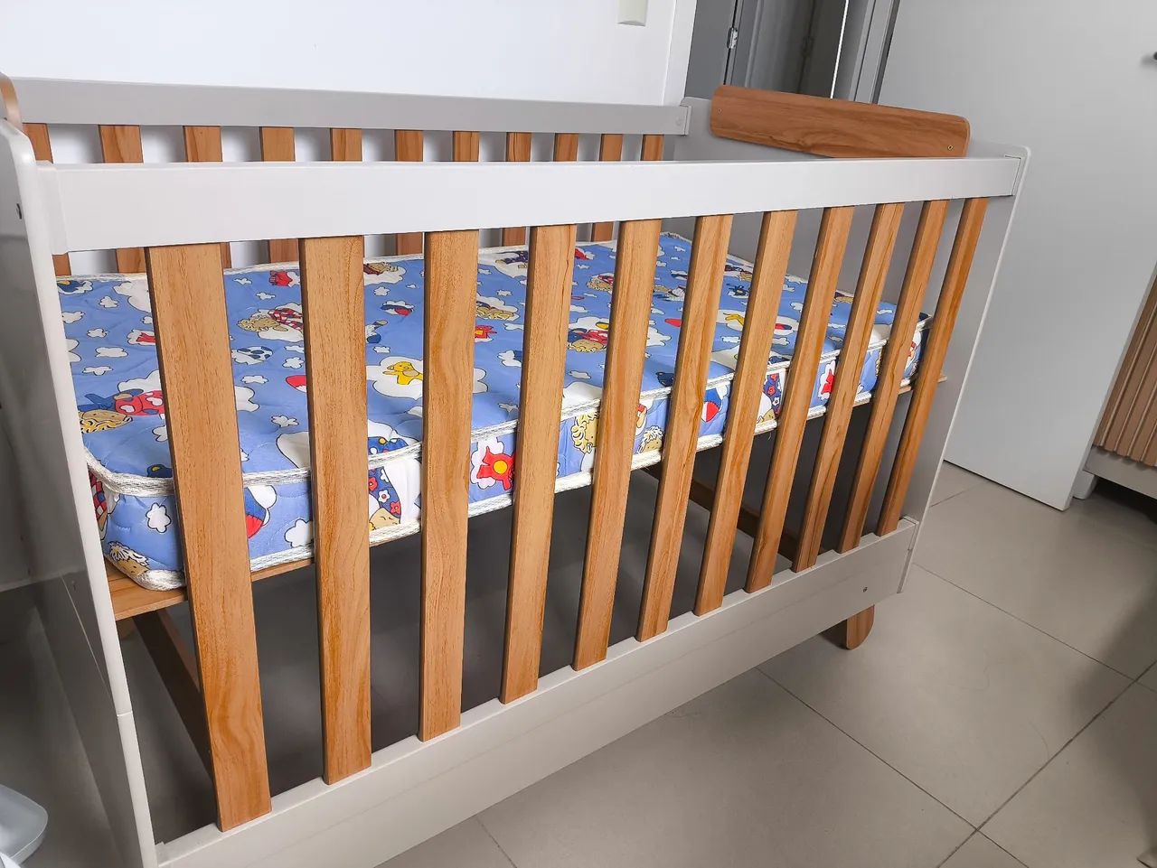 Berço 3 em 1 (Berço, cama e sofá) com colchão  - Foto 2