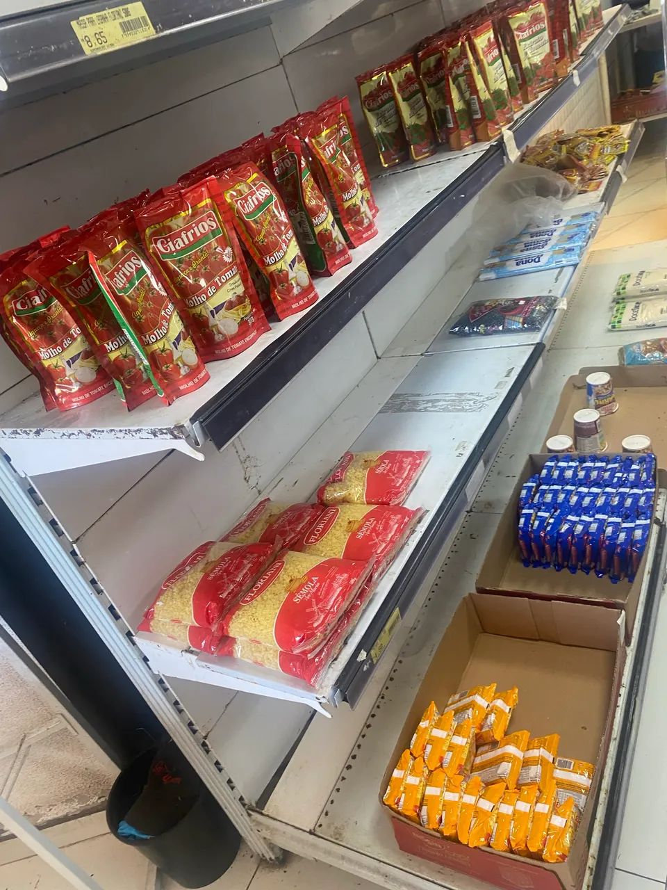 Vendo gôndolas para mini mercado duas central e duas de parede