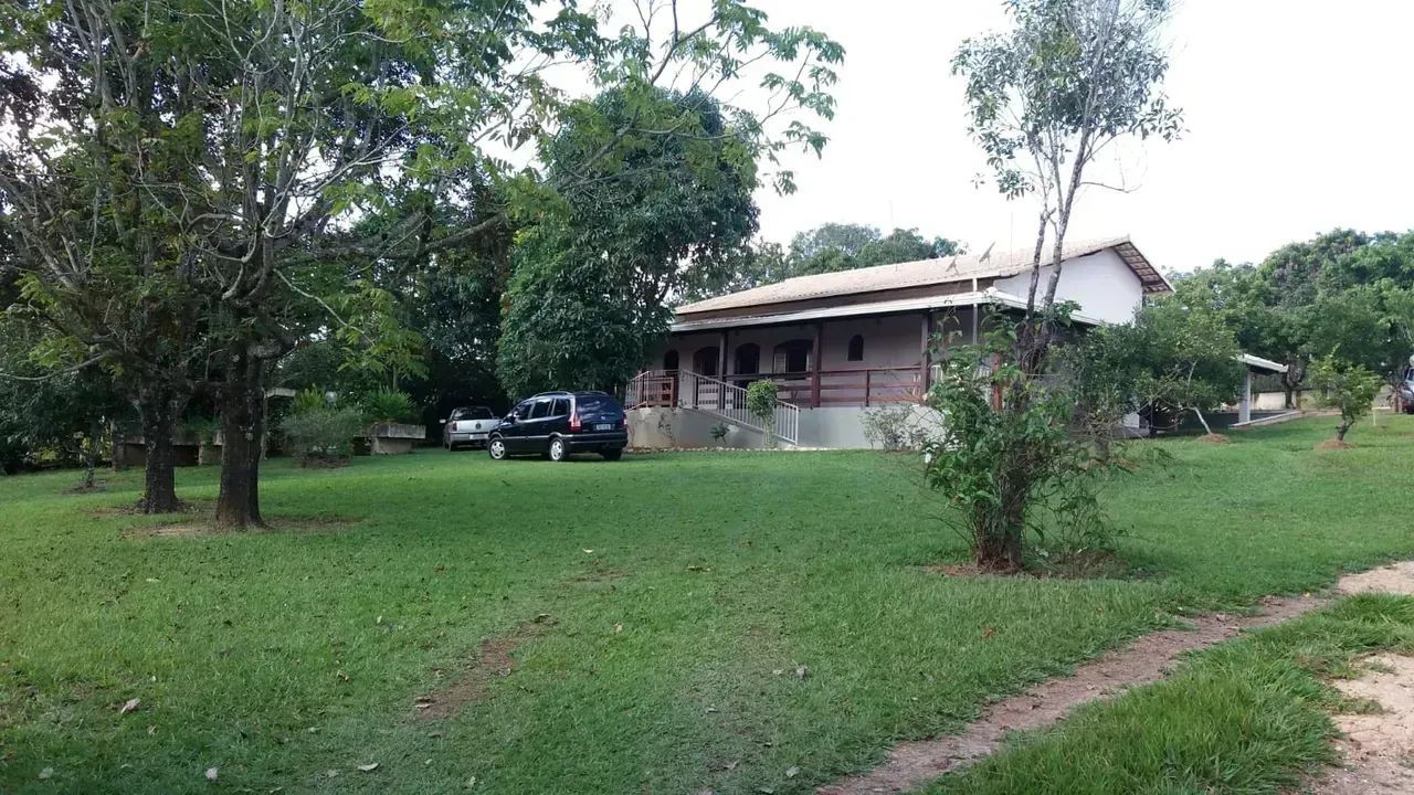 Excelente casa no Condomínio Vale do Ouro