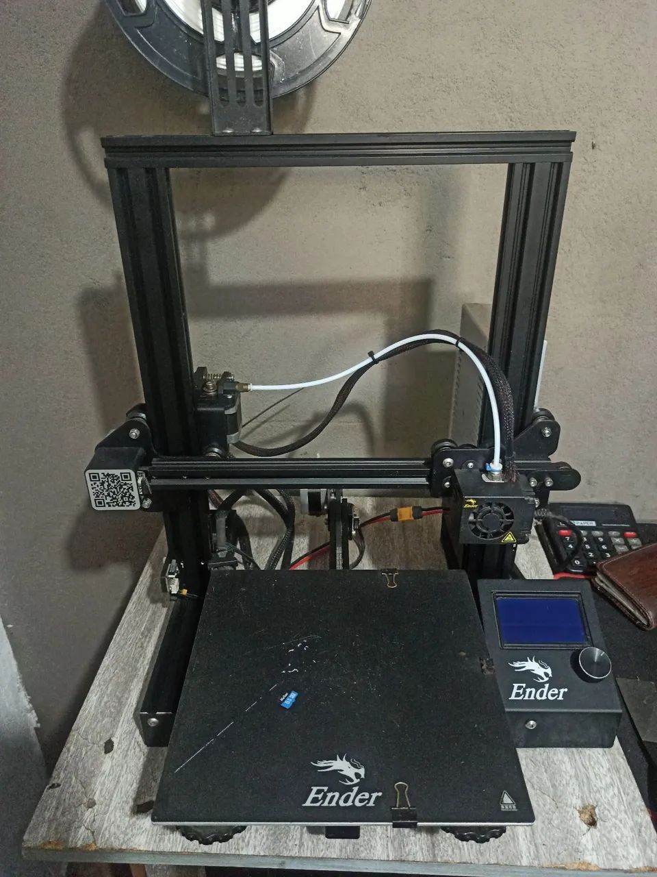 Vendo impressora 3d Impressora Ender 3 + 2 Rolos de Filamento<br>. Muito bem cuidada  - Foto 4
