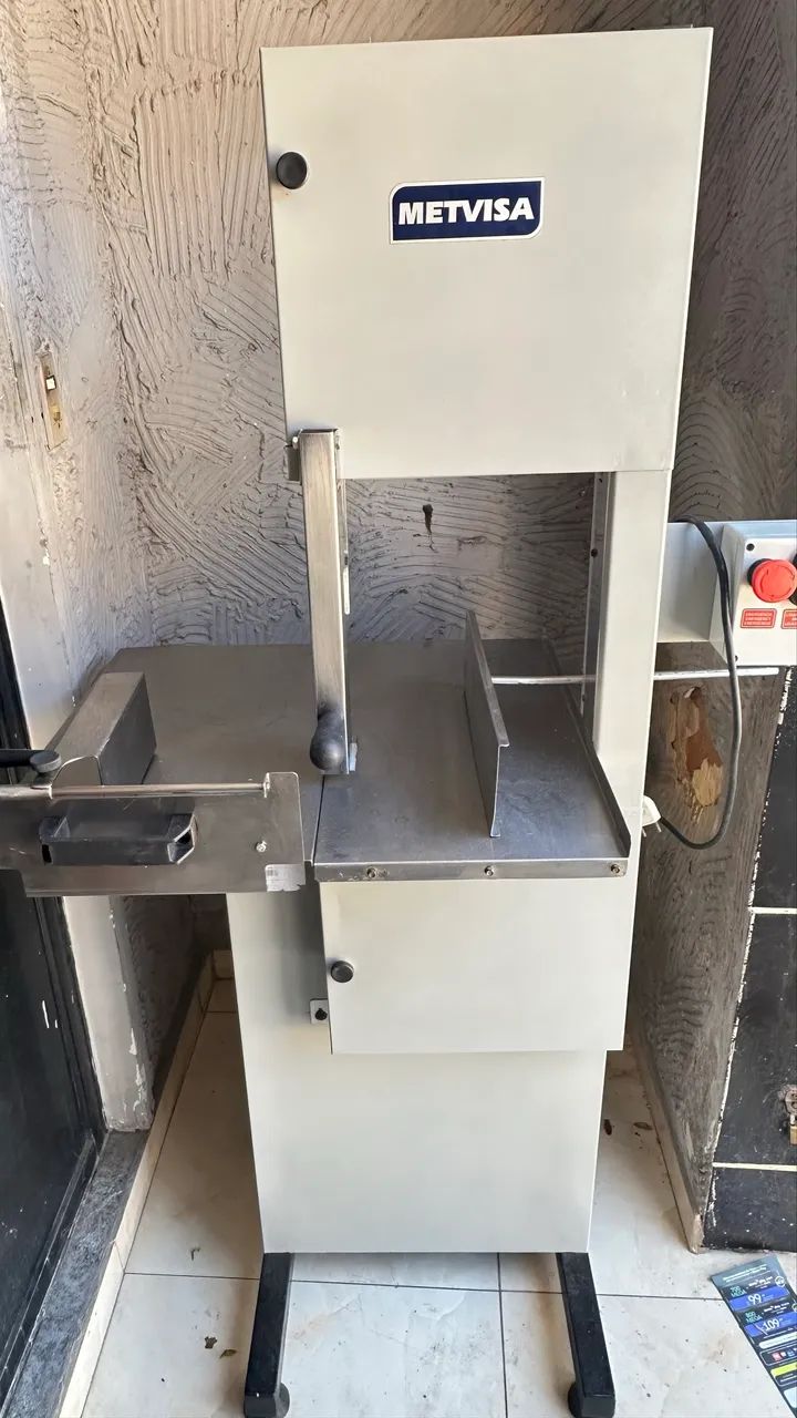 Vendo moinho para carne e serra para frigorífico