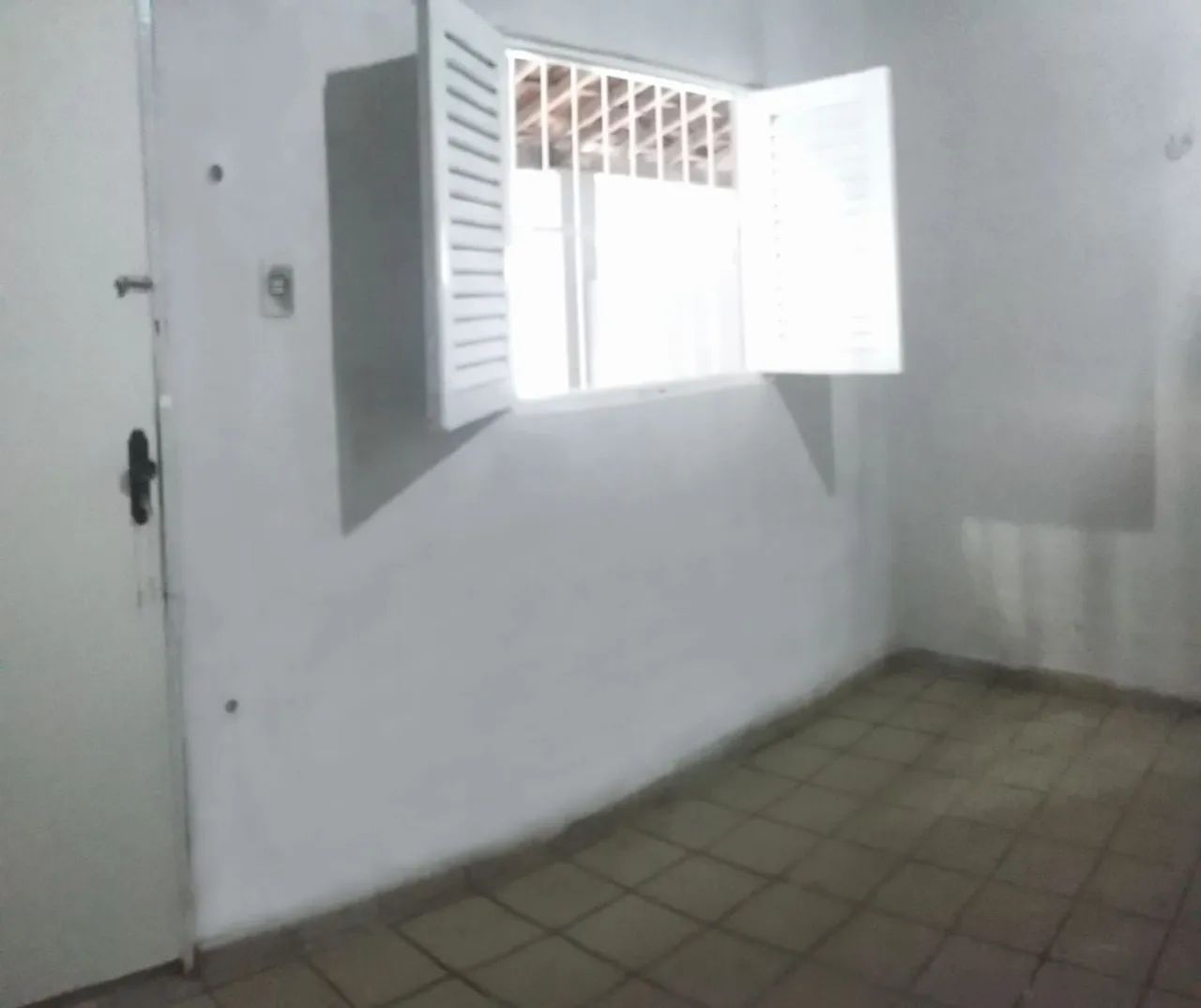 Alugo Kitnet no Bessa Ótima localização 