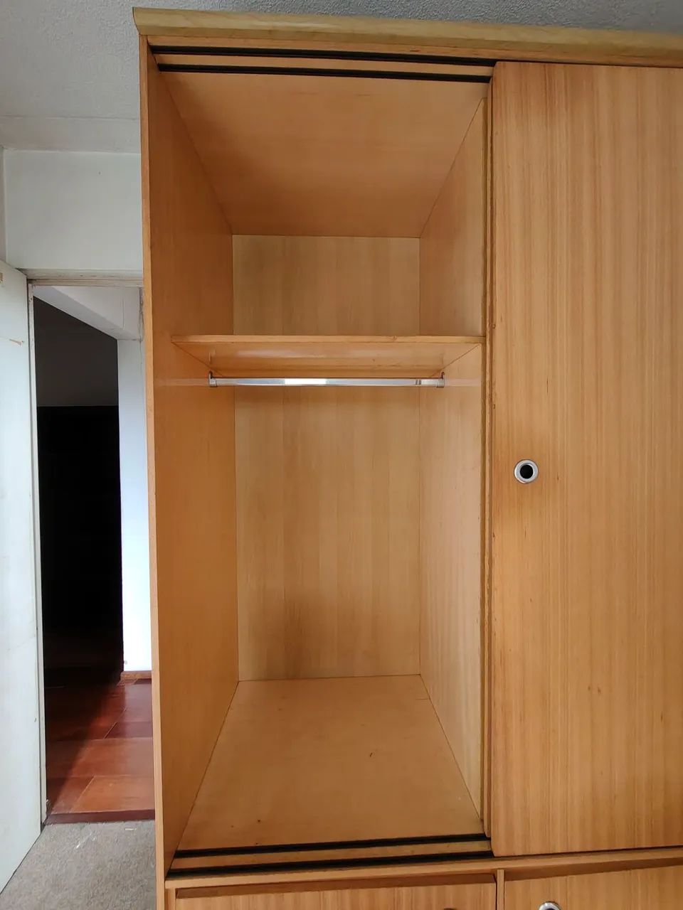 Guarda-Roupa de Solteiro com Portas de Correr e 6 Gavetas - Foto 2