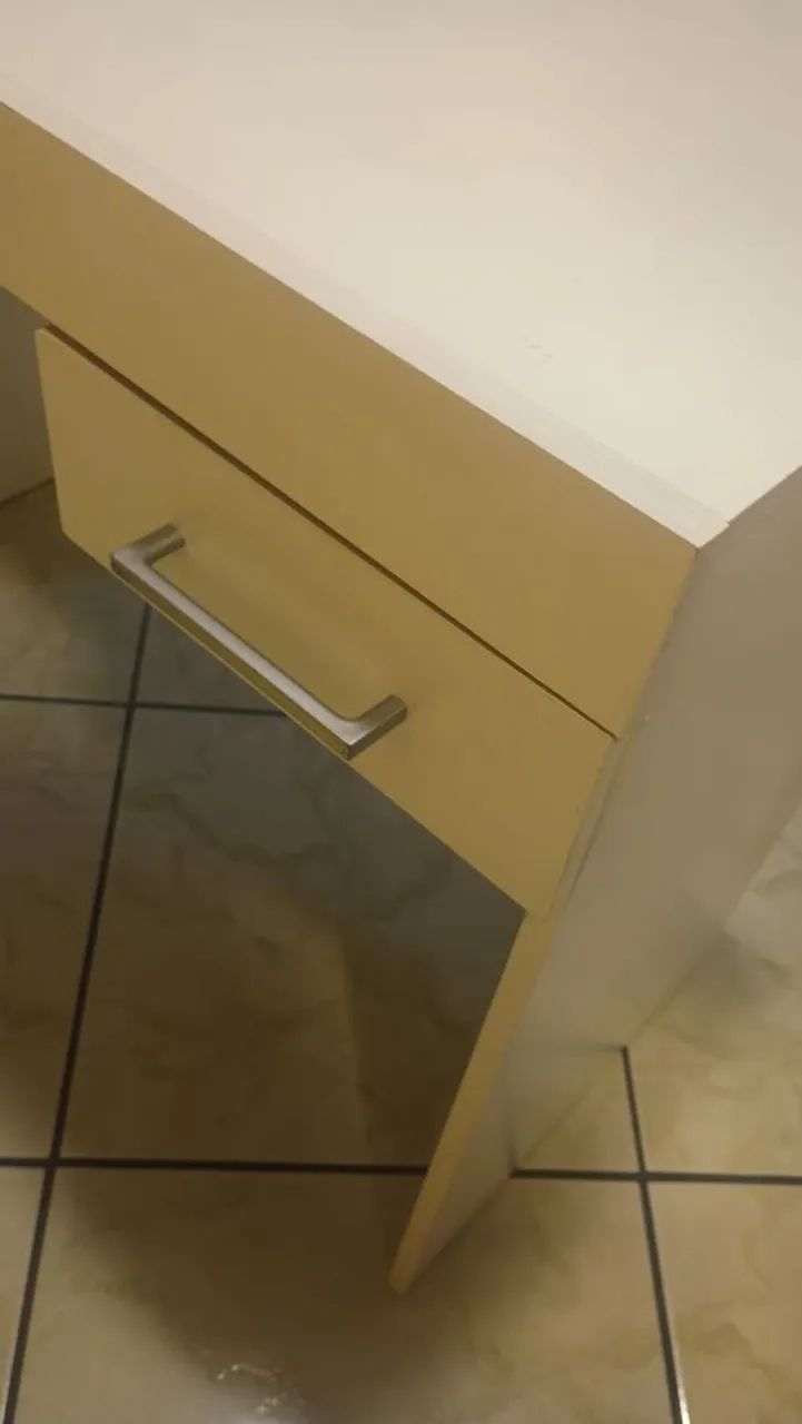 Mesa de escritório com gaveta - Foto 4