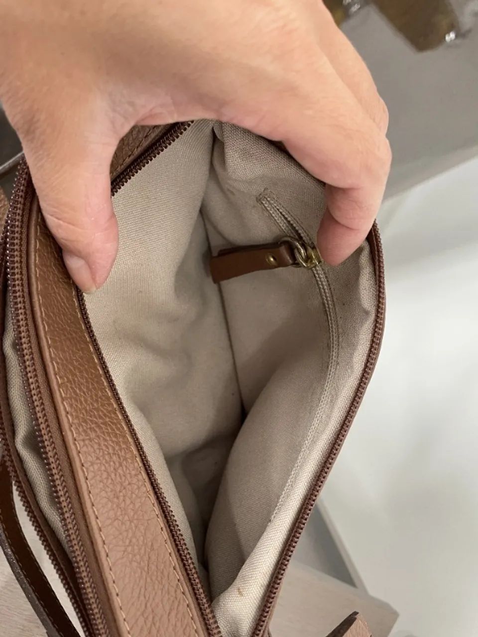 Bolsa Lê Postiche em couro marrom - Foto 5