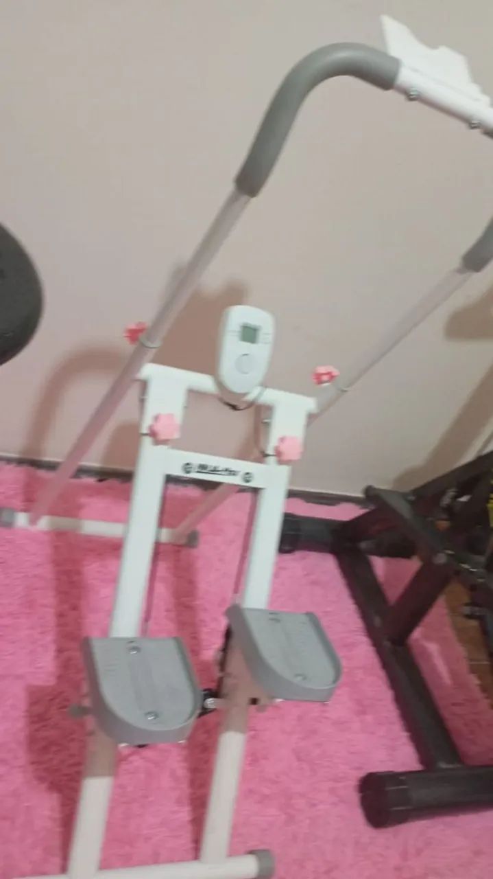 Vendo um simulador de escada.
